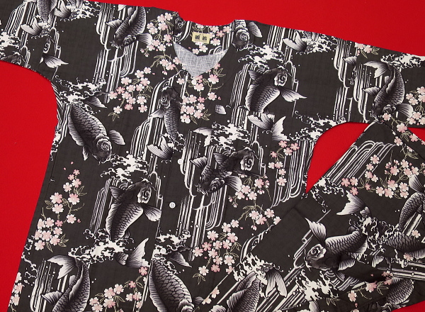 義若オリジナルの鯉口シャツとダボシャツ　鯉の滝昇り　鉄黒ピンク